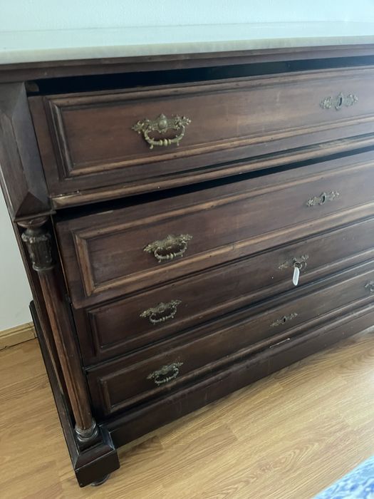 cómoda com pedra em mármore