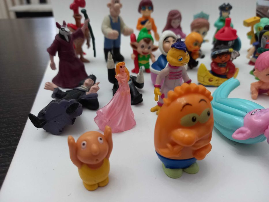 Kinder Кіндер Киндер сюрприз дівчинка Маша малюк індіанець лицар гном монах чарівник ескімос