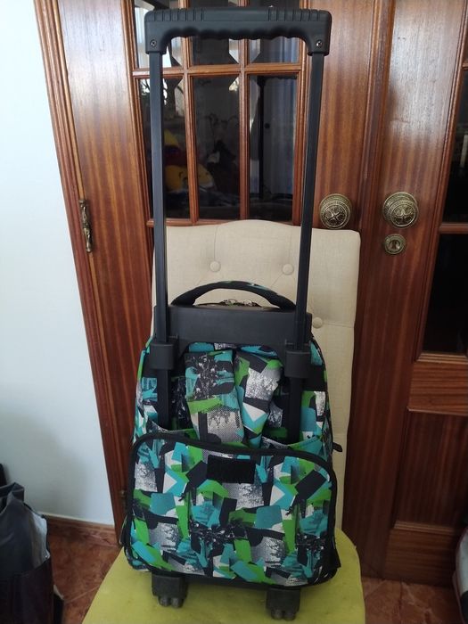 Mochila escolar para criança escola casa quarto apartamento vivenda.