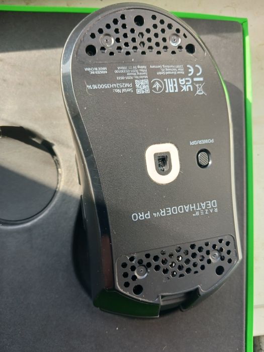 Продам без дротову мишку   Razer  DEATHADDER v4   PRO ULTRA-LIGHTWEIGH