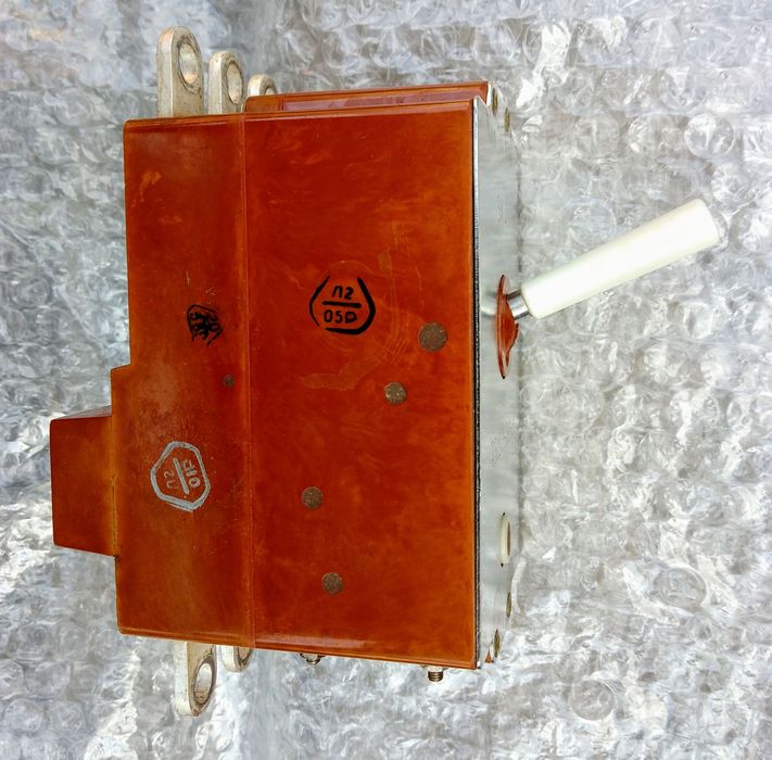 Автоматичний вимикач АЗД3-100УК