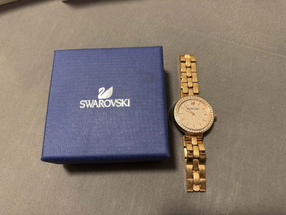 Swarovski damski zegarek Rose Gold z kryształkami SWISS MADE elegancki