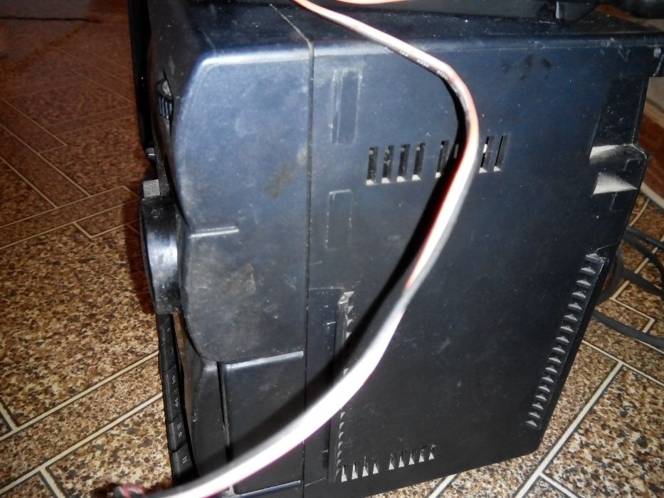 Оригинальный музыкальный центр.