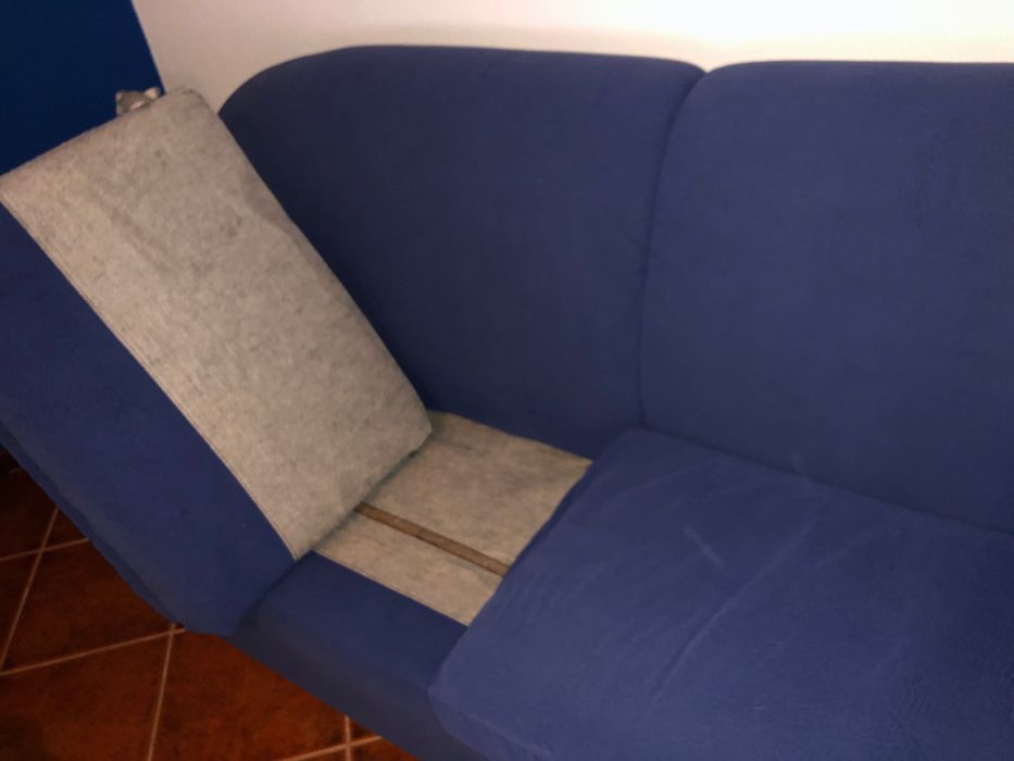 Sofá de três lugares azul