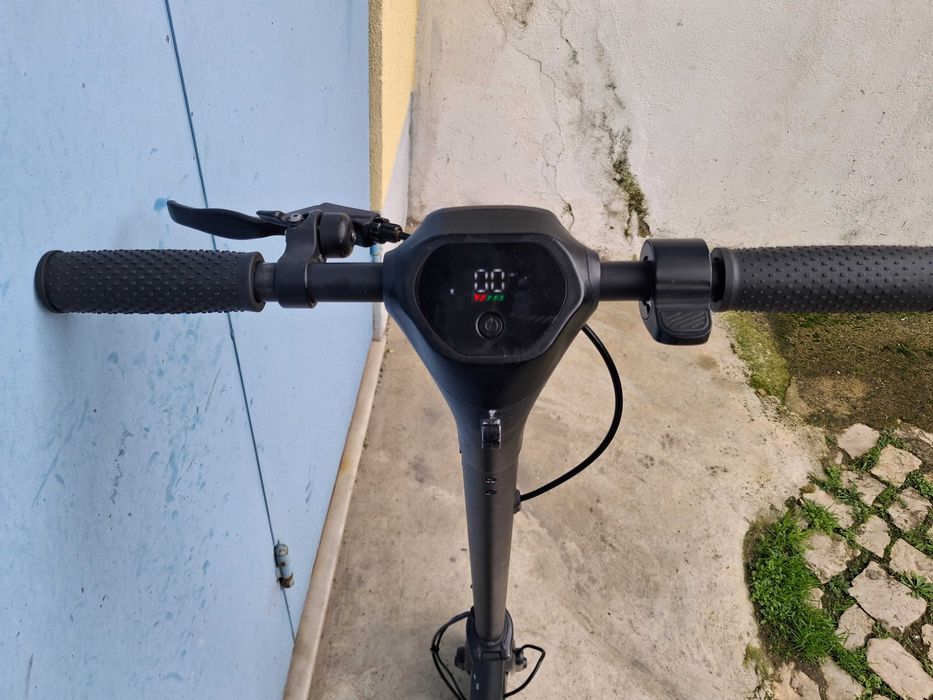 Trotinete Elétrica You-GO L2 com carregador pronta a andar