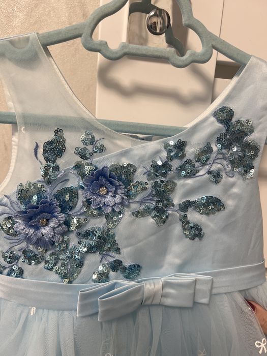 Святкова сукня на дівчинку