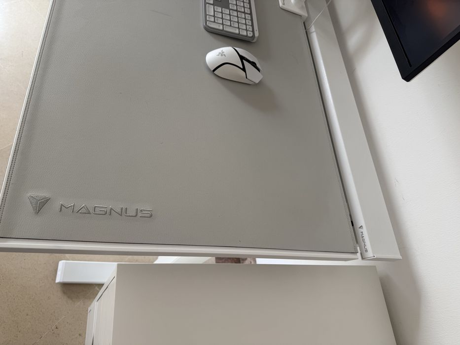 Secretária Gaming Secretlab MAGNUS Pro Branca + Iluminação LED RGB + Acessórios (Mais de €1.800 Novo)