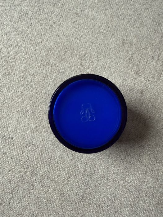 Kobaltowy pojemnik po kremie Guerlain
