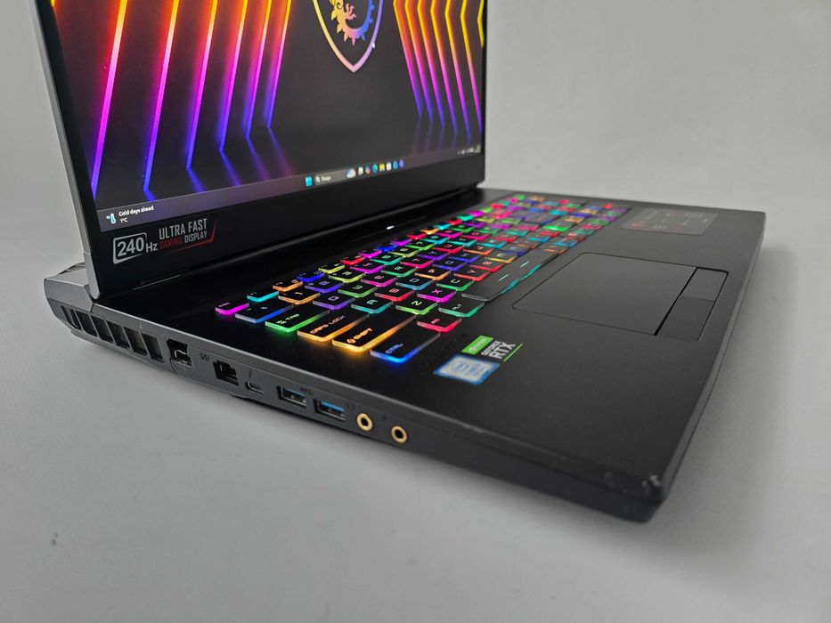 MSI GT76 TITAN I9 9900K/RTX 2080/RAM 64GB/SSD 256GB/240Hz