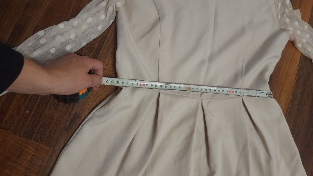 Сукня з рукавами