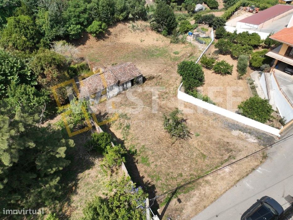 Terreno de 2040m2 com projeto aprovado disponível para moradia T3+1...