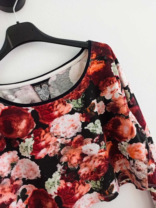 Kolorowy crop top krótka bluzka z długim rękawem dekolt łódka