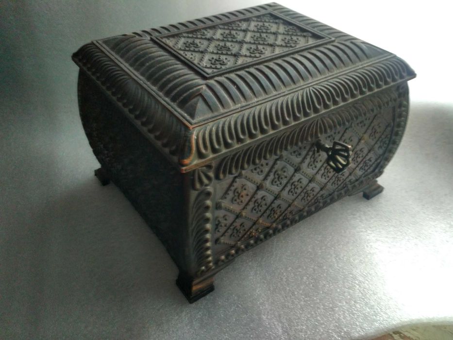 Ларец. Винтажная шкатулка с родным ключом.