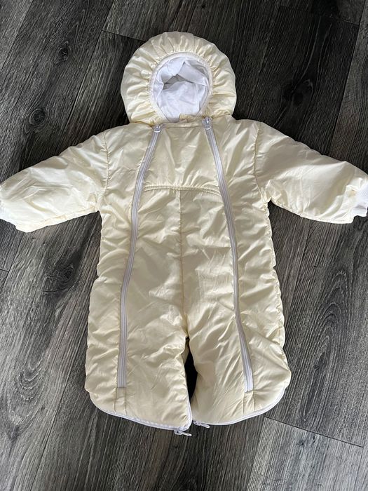 Продам демісезонний комбінезон 0-12 місяців.
