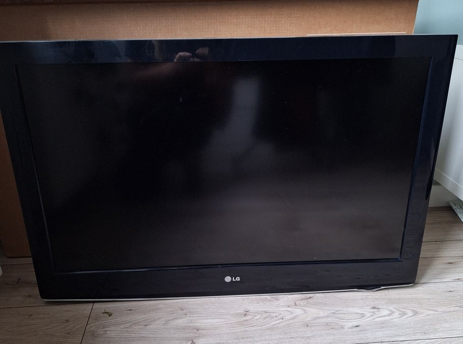 Telewizor LG z pilotem