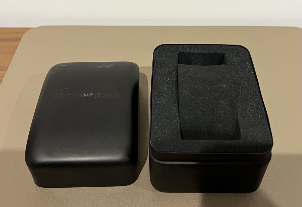 Caixa relógio Emporio Armani - metal