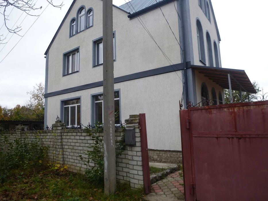 Продається 2-хповерх.будинок в м. Зміів