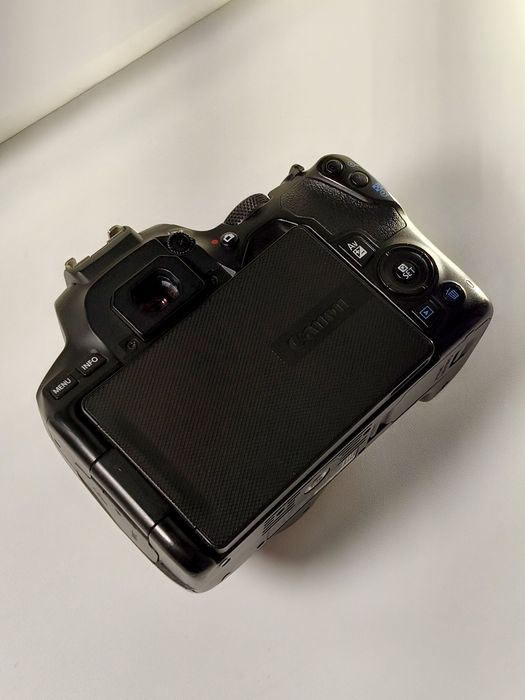 Фотоаппарат Canon 250d