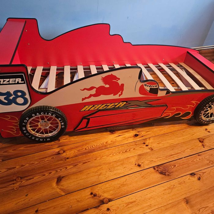 Łóżko w kształcie auta