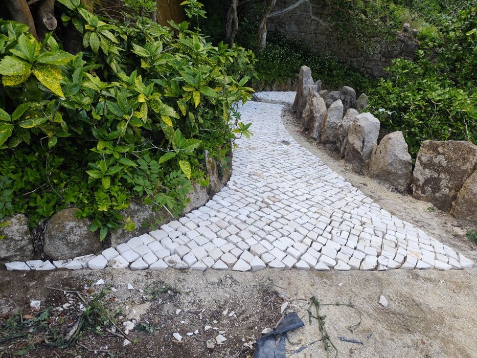 PEDRAVIVA Calçada e muros rusticos