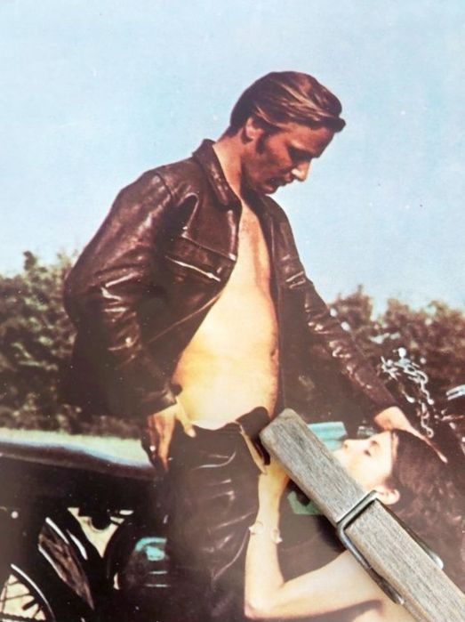 1974 Duas senhoras vs. 2 motards