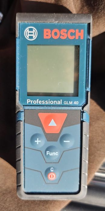 Dalmierz laserowy Bosch GLM 40 Professional z pokrowcem