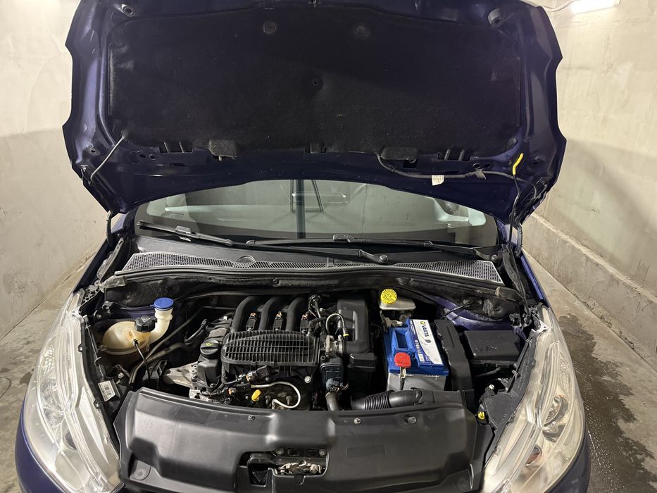 Продам Пежо 208 2013 року .1,2 мотор механіка