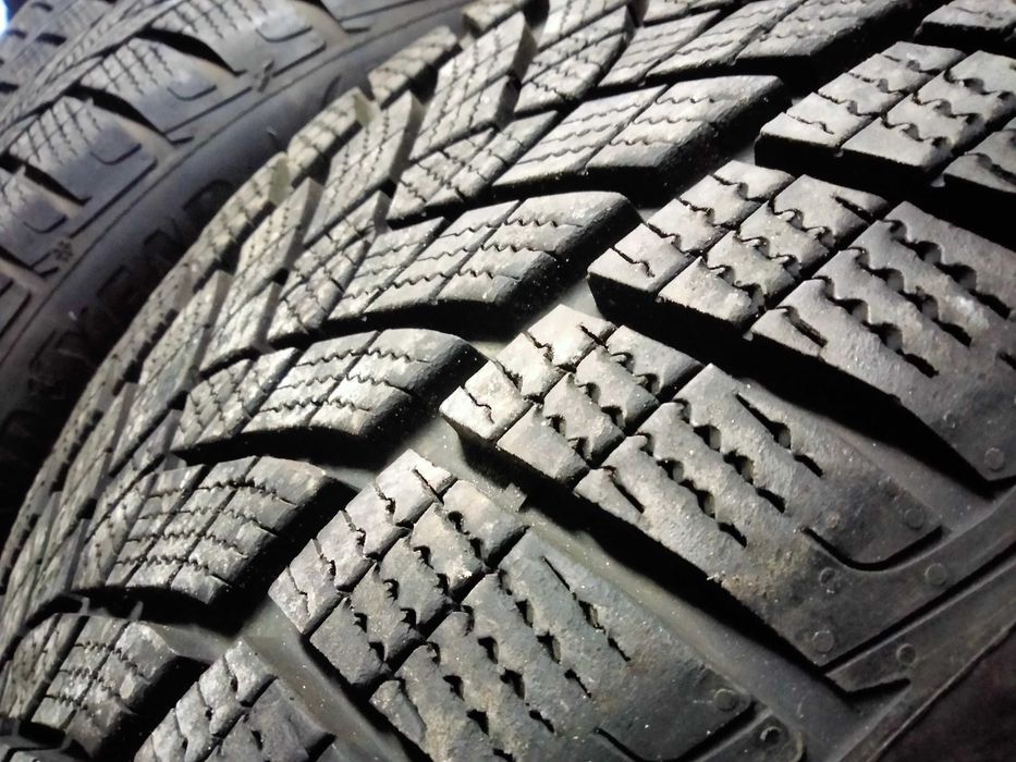 215 50 R19 Goodyear