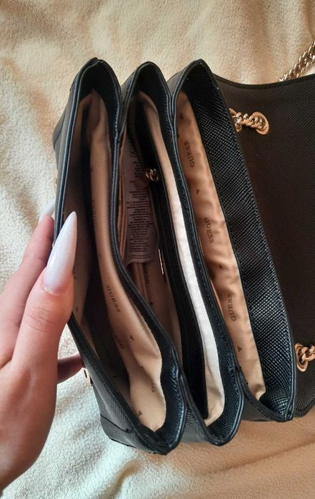 Продам сумку Guess Noell (оригінал) в хорошому стані