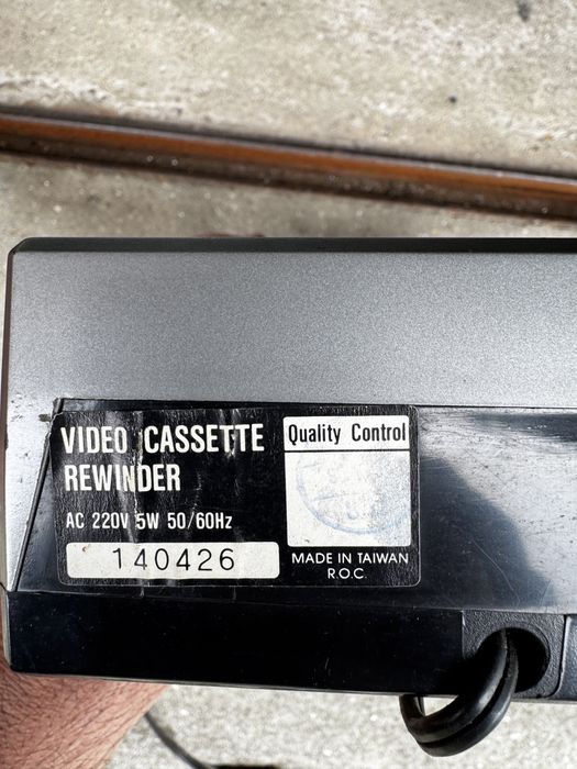 Rebobinador de cassetes VHS Kinyo.
