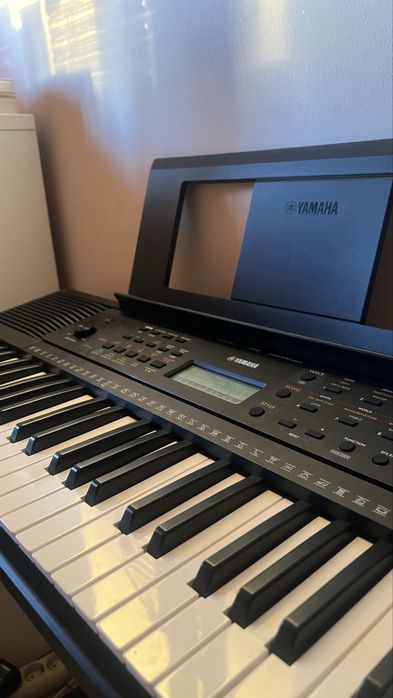 Teclado YAMAHA PSR-E283