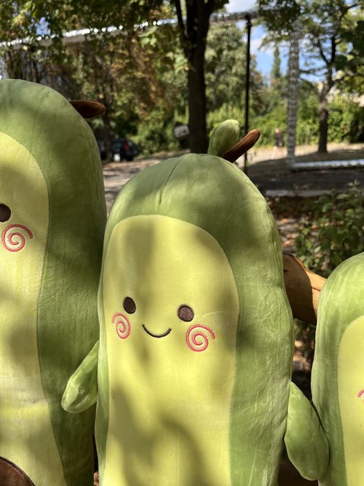 Авокадо , банан , морквинка , іграшки обнімашки , кіт батон