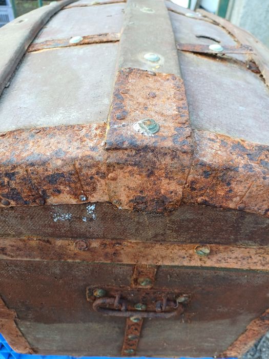 Arca antiga por restaurar