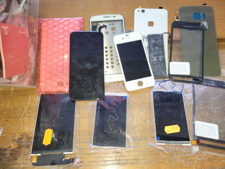 Peças para telemóveis e tablets.