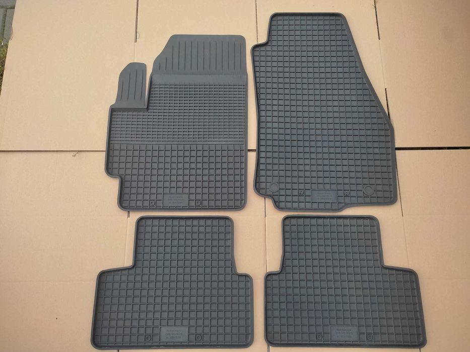 TOYOTA YARIS 4 od 20r NOWE Dywaniki gumowe dopasowane korytka korytko