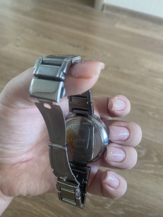 Жіночий годинник Guess