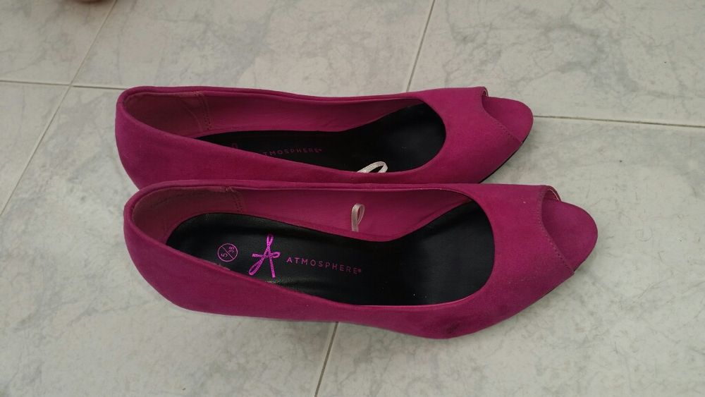 Sapatos nr 38 e sandálias nr 37