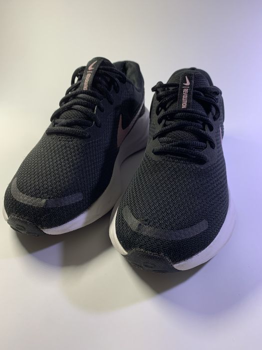 40 розмір  Nike Revolution 7