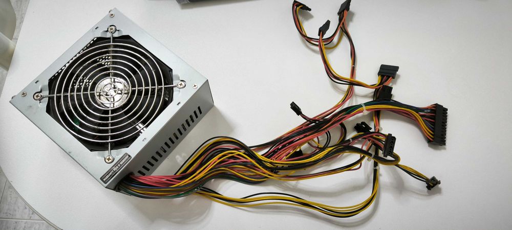 Caixa ATX, fonte de alimentação e leitor de CD para Computador64354162672003121