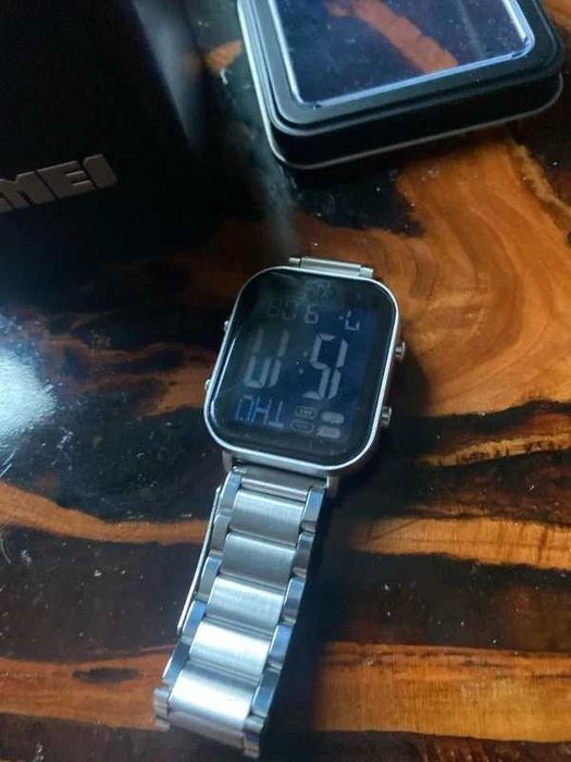 Zegarek męski cyfrowy retro bransoleta srebrna