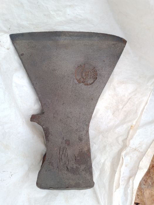 Сокира , топор , колун , вила , пилка. Ключ газовый,  лопатка саперная