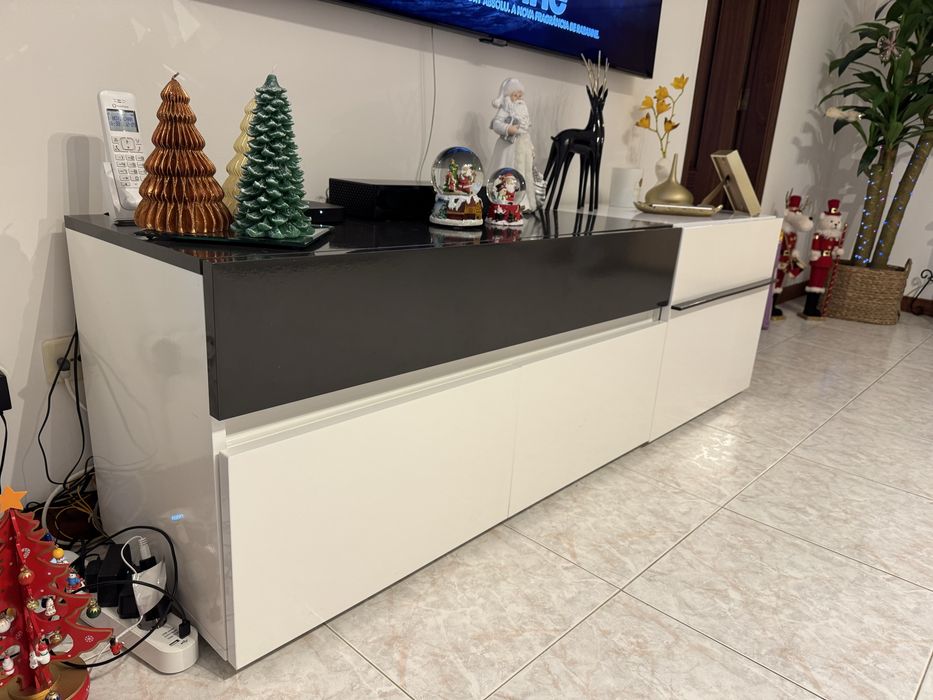 Movel de tv lacado a branco e preto