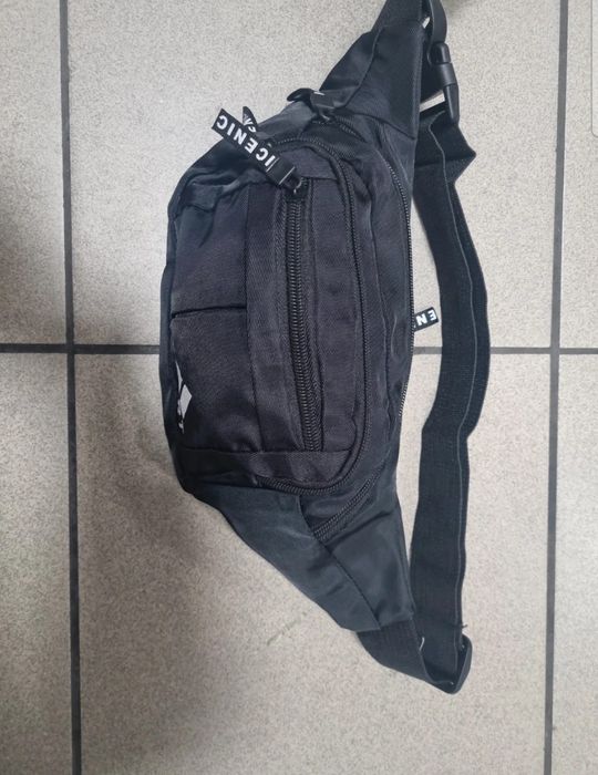 Czarna nerka duża 4 suwaki