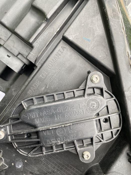 Фара Škoda skala ліва