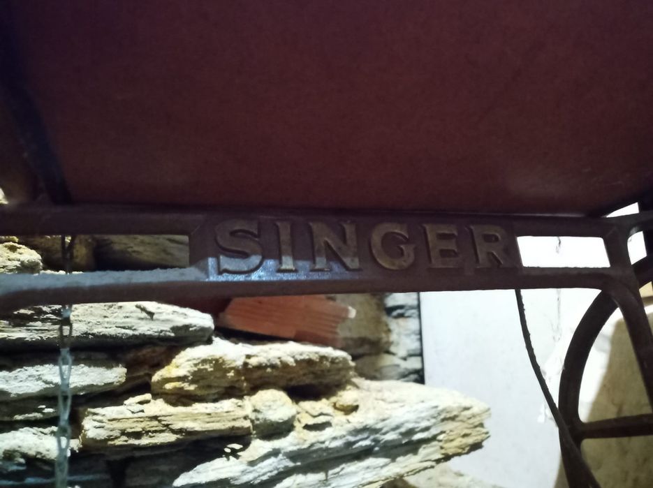 Máquina de Costura Singer