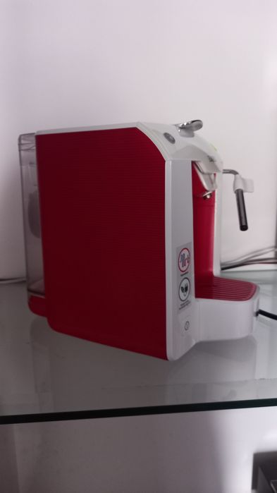 Vendo maquina de café com muito pouco uso muito barata