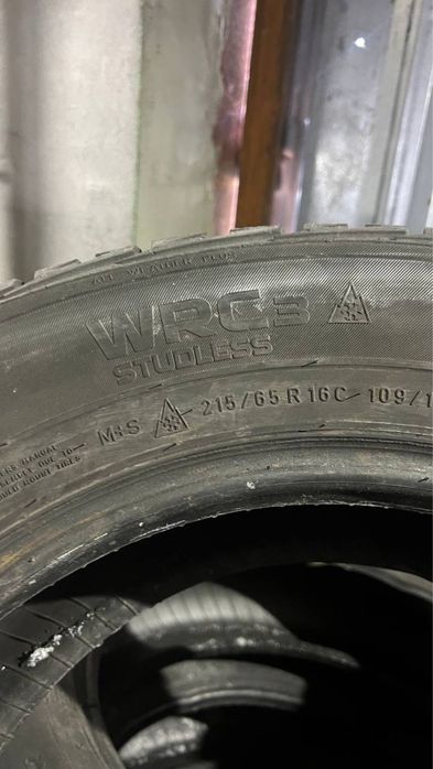Комплект зимової гуми 215/65/16с