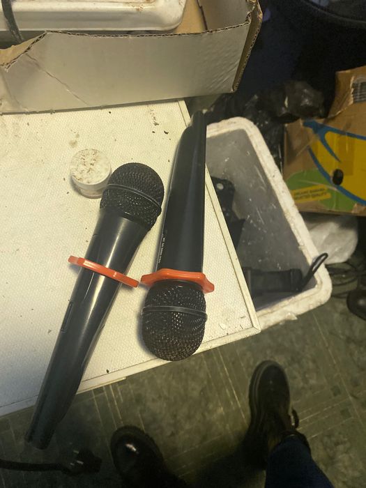 Колонки,міксер,система караоке,мікрофони та ін.