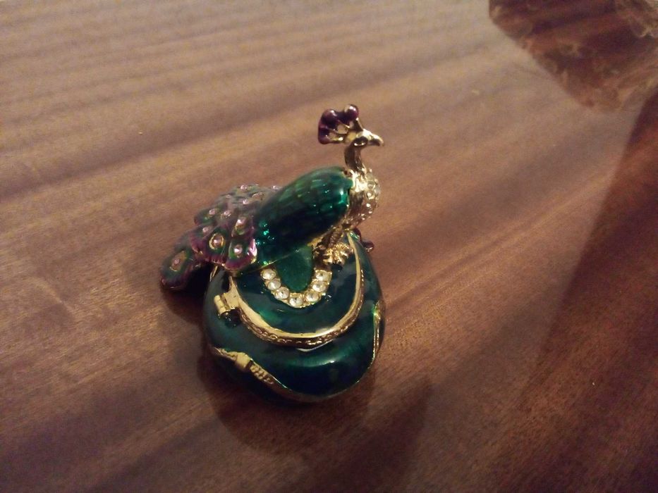 Шкатулка металева.