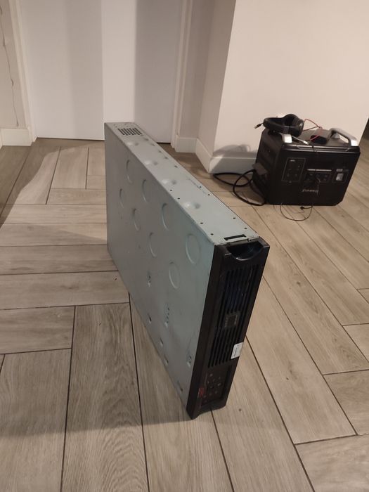 Безперебойник APC Smart-UPS 2200
